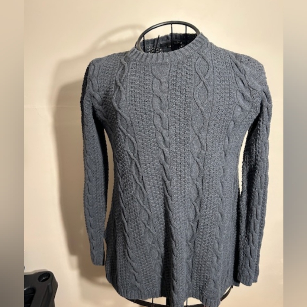 size small womens sweater knit   gay cable knit